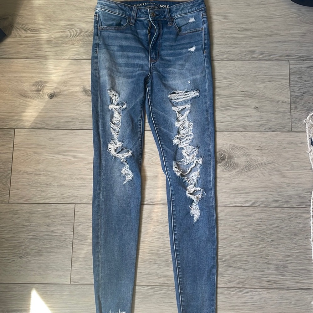 Medium Wash Distressed Jeggings. Size 6.